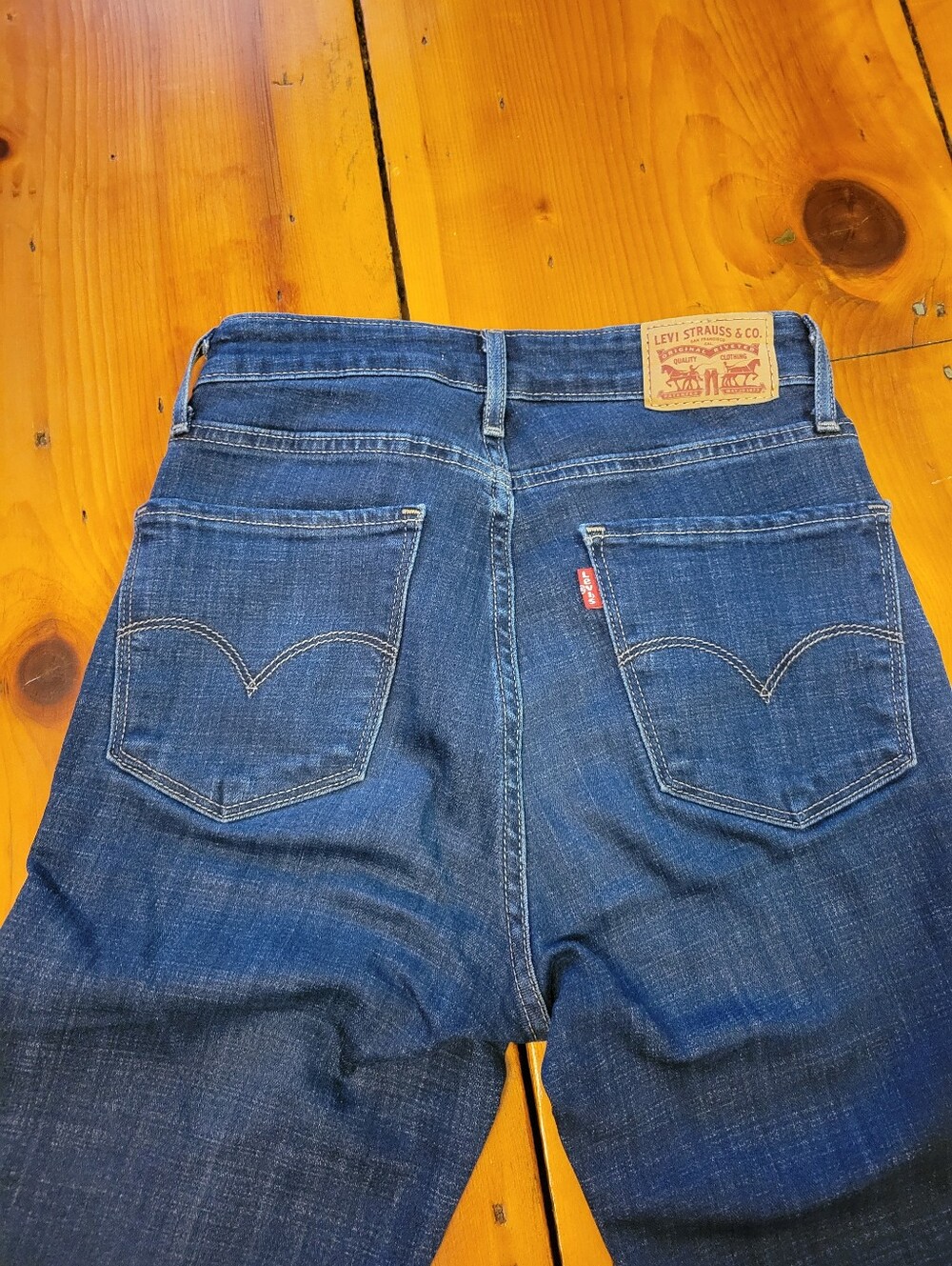 Levi's 725 High Rise Bootcut - Picture 6 of 7